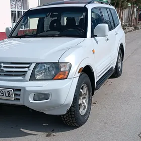 Mitsubishi Montero 2002