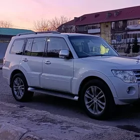 Mitsubishi Pajero 2010