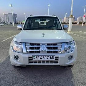 Mitsubishi Pajero 2012