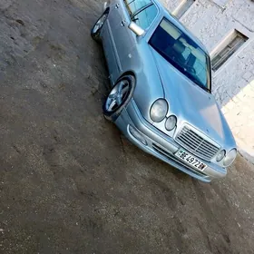 Mercedes-Benz E320 1996