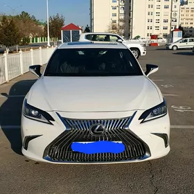 Lexus ES 2019