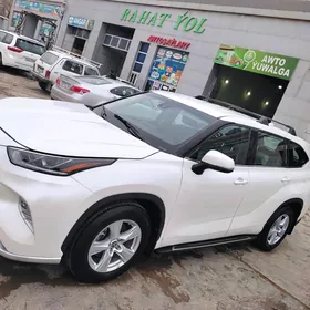 Toyota Highlander 2021