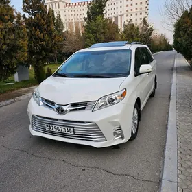 Toyota Sienna 2017