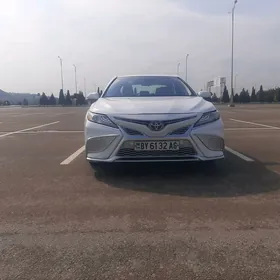 Toyota Camry 2021