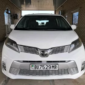 Toyota Sienna 2018