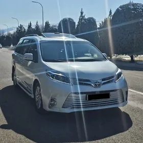 Toyota Sienna 2020