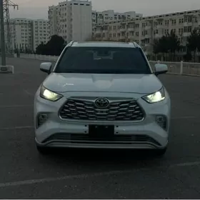 Toyota Highlander 2021