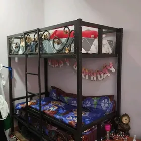 кровать