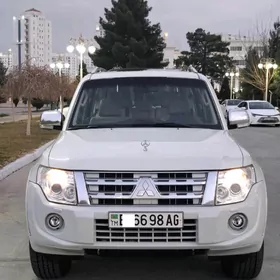 Mitsubishi Pajero 2014