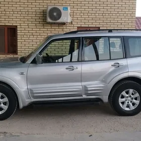 Mitsubishi Pajero 2003