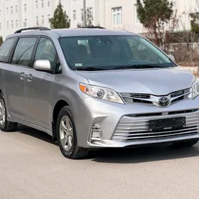 Toyota Sienna 2018