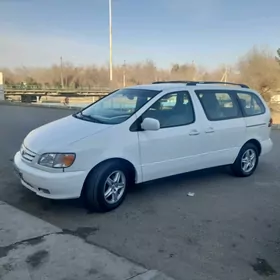 Toyota Sienna 2000