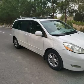 Toyota Sienna 2004