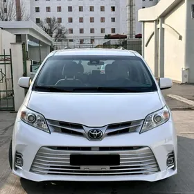 Toyota Sienna 2018