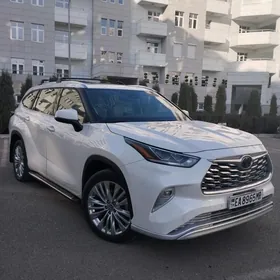 Toyota Highlander 2021