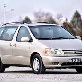 Toyota Sienna 2002