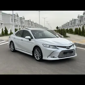 Toyota Camry 2021