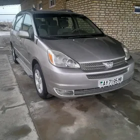 Toyota Sienna 2004