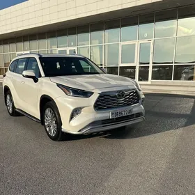 Toyota Highlander 2021