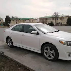 Toyota Camry 2014