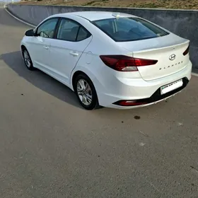 Hyundai Elantra 2019