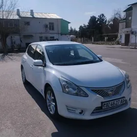 Nissan Tiida 2013