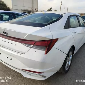 Hyundai Elantra 2022