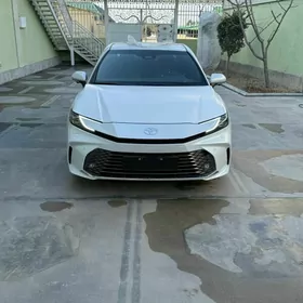 Toyota Camry 2025