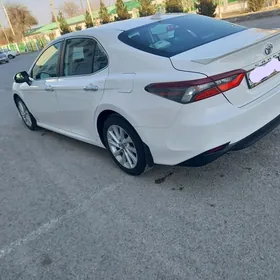 Toyota Camry 2021