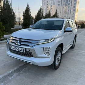 Mitsubishi Pajero 2020