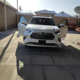 Toyota Highlander Hybrid 2022