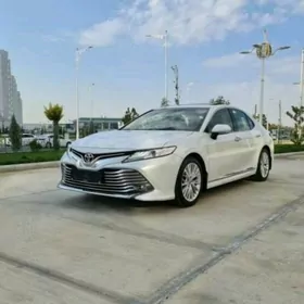 Toyota Camry 2021