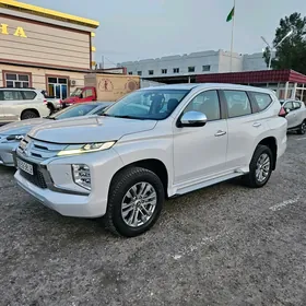 Mitsubishi Pajero 2020