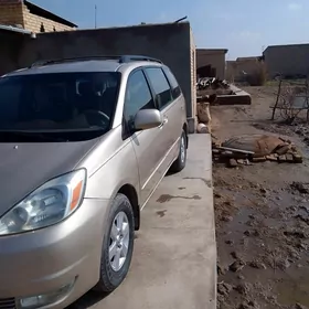 Toyota Sienna 2004