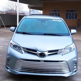 Toyota Sienna 2019