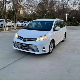 Toyota Sienna 2019