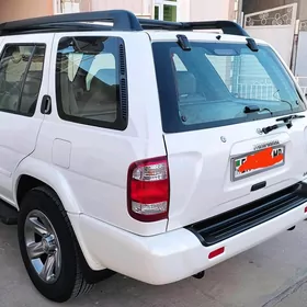 Nissan Pathfinder 2000