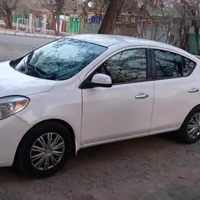 Nissan Versa 2012