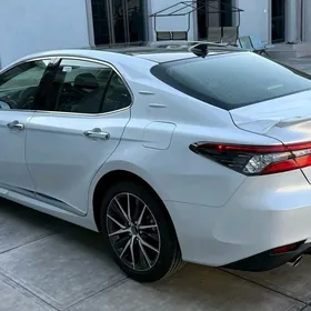 Toyota Camry 2024