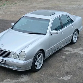 Mercedes-Benz E320 2001