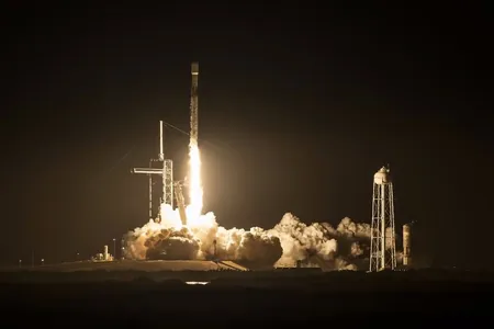 Aýda öýjükli aragatnaşygy ýola goýmak üçin ilkinji ädim: SpaceX Aýa 4G öýjükli aragatnaşyk stansiýasy bolan moduly iberdi