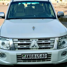 Mitsubishi Pajero 2014