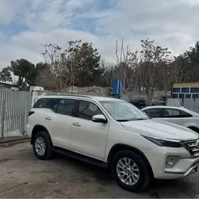 Toyota Fortuner 2023