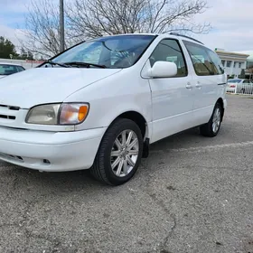 Toyota Sienna 1999