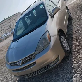 Toyota Sienna 2004