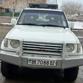 Mitsubishi Pajero 1991