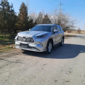 Toyota Highlander 2021