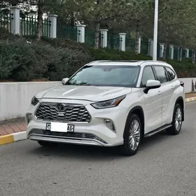 Toyota Highlander 2021