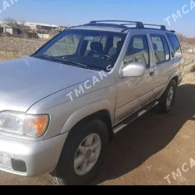 Nissan Pathfinder 2000