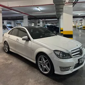 Mercedes-Benz C350 2012